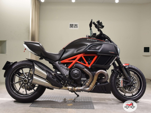 Мотоцикл DUCATI Diavel Carbon 2015, Черный фото 2
