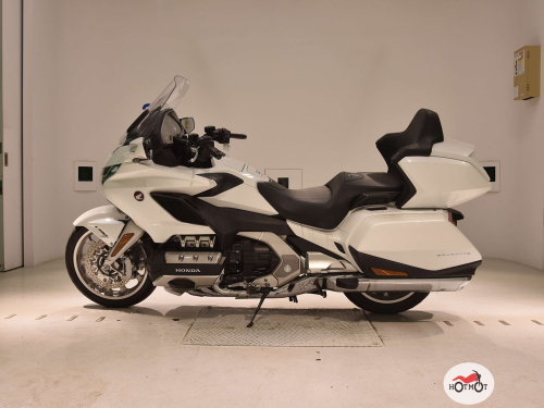 Мотоцикл HONDA GL 1800 2019, белый