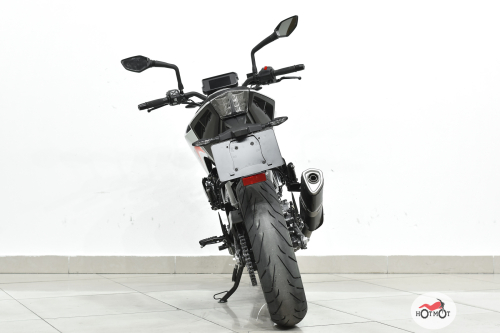 Мотоцикл KTM 390 Duke 2022, белый фото 6