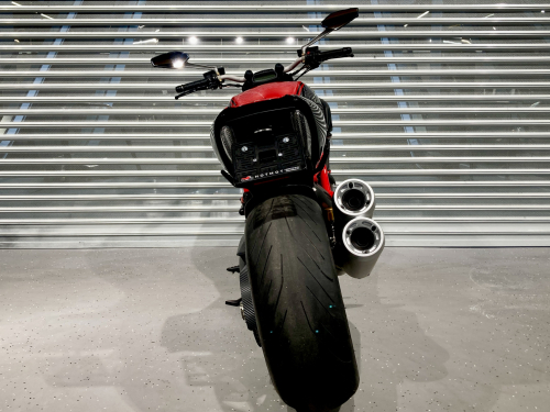 Мотоцикл Ducati Diavel Carbon 2011, ЧЕРНЫЙ фото 5