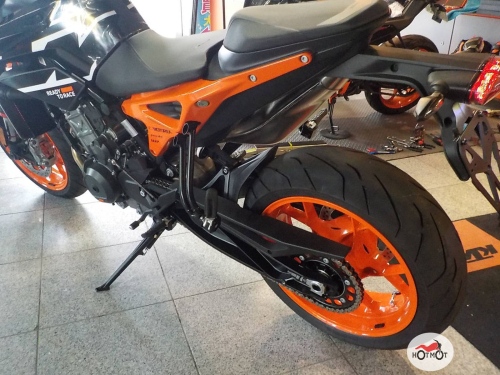 Мотоцикл KTM 890 Duke GP 2023, Черный фото 2