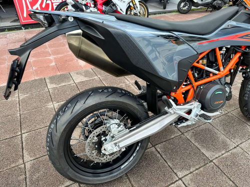 Мотоцикл KTM 690 SMC R 2022, СЕРЫЙ фото 4