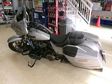 Мотоцикл Harley-Davidson CVO Street Glide 2023, СЕРЕБРИСТЫЙ