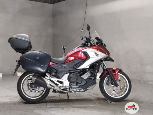 Мотоцикл HONDA NC 750X 2018, Красный фото 2