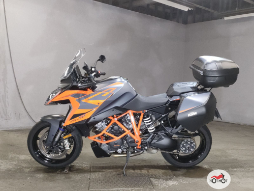 Мотоцикл KTM 1290 Super Duke GT 2022, серый