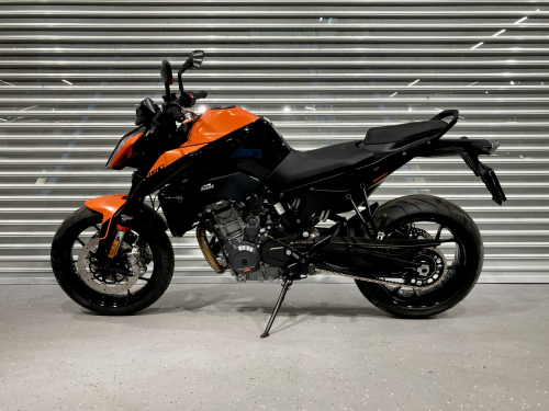 Мотоцикл KTM 890 Duke 2022, ЧЕРНЫЙ фото 2