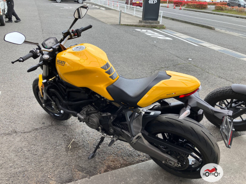Мотоцикл DUCATI Monster 821 2018, желтый фото 3