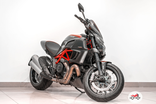 Мотоцикл DUCATI Diavel Carbon 2011, Красный