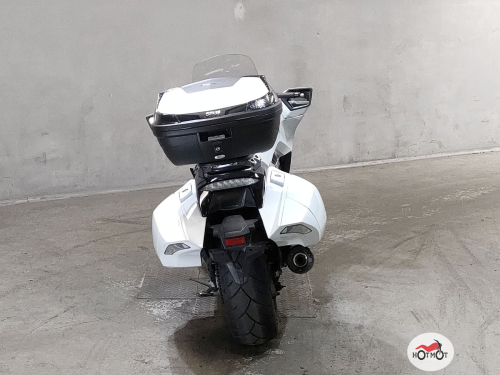 Мотоцикл HONDA NM4 2015, белый фото 4