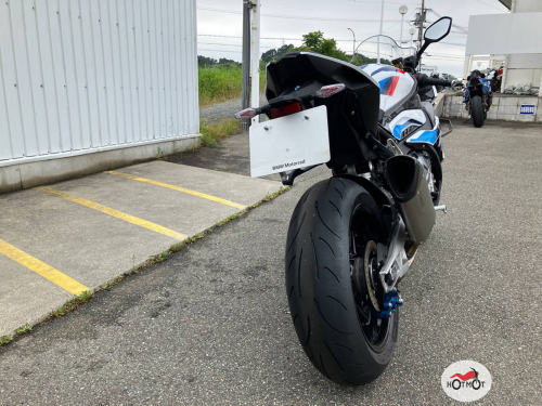 Мотоцикл BMW M 1000 R 2021, белый фото 4