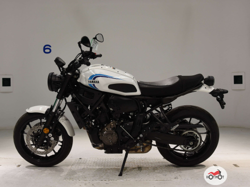 Мотоцикл YAMAHA XSR700 2022, Белый