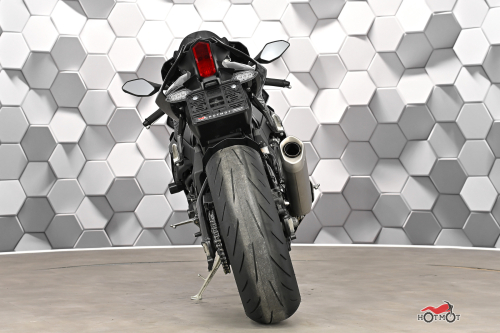 Мотоцикл YAMAHA YZF-R1 2018, черный фото 6