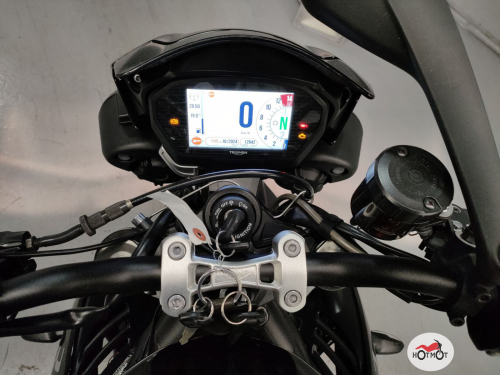 Мотоцикл TRIUMPH Street Triple 2019, черный фото 5