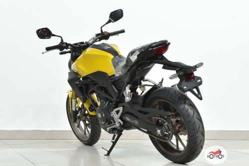 Мотоцикл HONDA CB 300R 2023, желтый фото 8