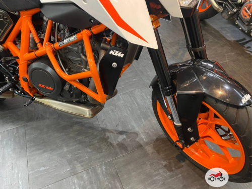 Мотоцикл KTM 690 DUKE R 2013, белый фото 4