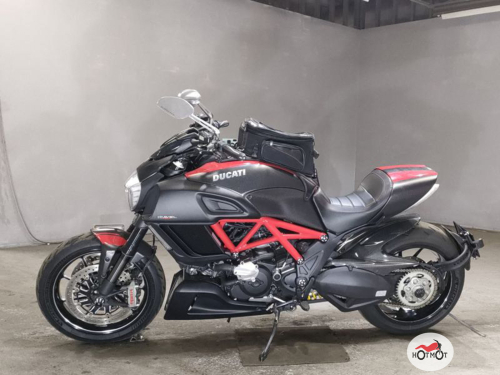 Мотоцикл DUCATI Diavel Carbon 2015, Черный