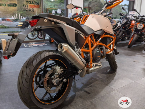 Мотоцикл KTM 690 Duke 2013, Белый фото 3