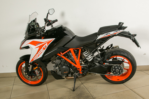 Мотоцикл KTM 1290 Super Duke GT 2019, Черный фото 2