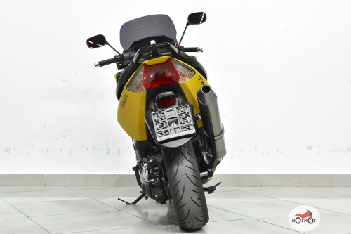 Скутер YAMAHA TMAX 2011, желтый фото 6