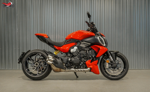 Мотоцикл Ducati Diavel V4 2023, КРАСНЫЙ
