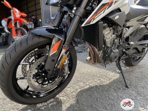 Мотоцикл KTM 790 Duke 2023, Белый фото 9