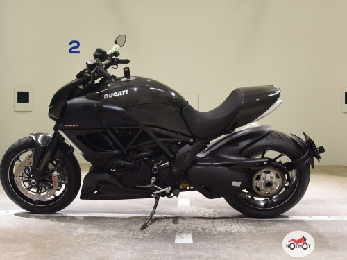 Мотоцикл DUCATI Diavel Carbon 2011, Черный