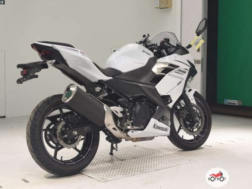 Мотоцикл KAWASAKI Ninja 400 2023, Белый фото 5