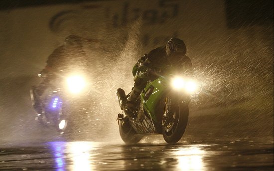 Как не промокнуть на мотоцикле осенью