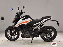 Мотоцикл KTM 390 Duke 2022, Белый