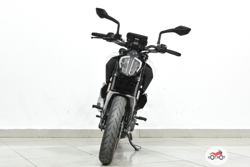 Мотоцикл KTM 390 Duke 2022, белый фото 5