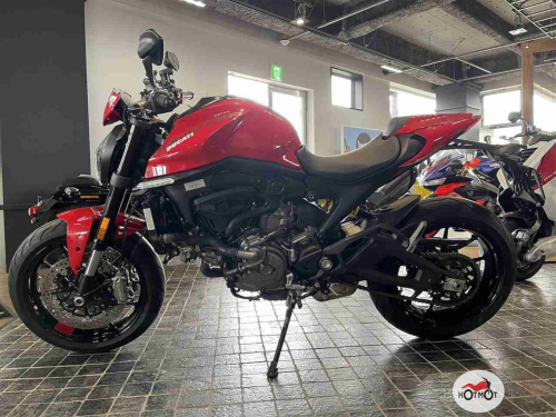 Мотоцикл DUCATI Monster (2021-н.в.) 2021, Красный