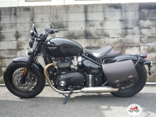 Мотоцикл TRIUMPH Bonneville Bobber 2021, Черный