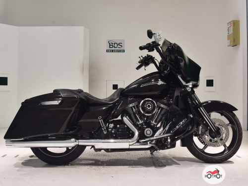 Мотоцикл HARLEY-DAVIDSON CVO Street Glide 2016, черный фото 2