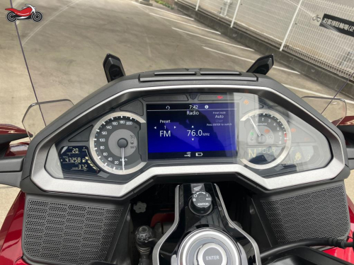 Мотоцикл HONDA GL 1800 Gold Wing 2018, КРАСНЫЙ фото 3