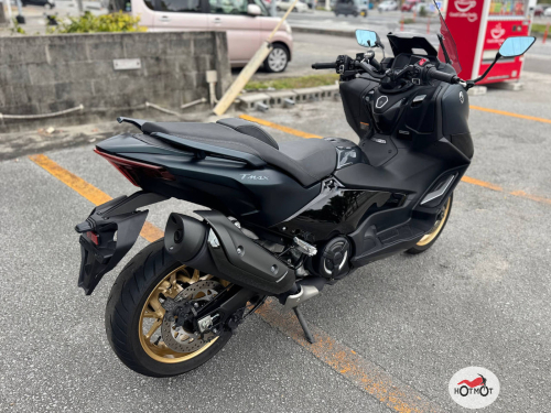 Скутер YAMAHA TMAX 2023, Зеленый фото 4