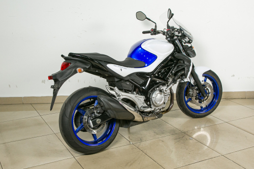 Мотоцикл SUZUKI SFV 400 Gladius 2014, белый фото 4