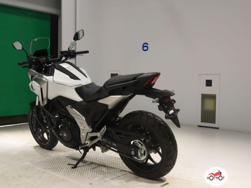 Мотоцикл HONDA NC 750X 2022, Белый фото 6