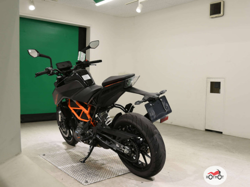 Мотоцикл KTM 390 Duke 2023, черный фото 6