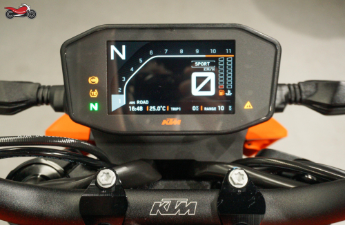 Мотоцикл KTM 890 Duke GP 2023, оранжевый, черный фото 11