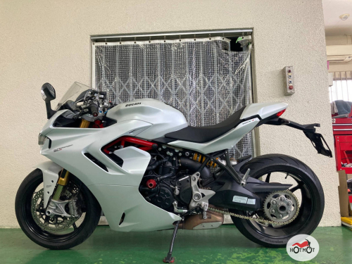 Мотоцикл DUCATI SuperSport 2021, белый