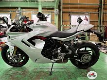 Спортивный мотоцикл DUCATI SuperSport белый